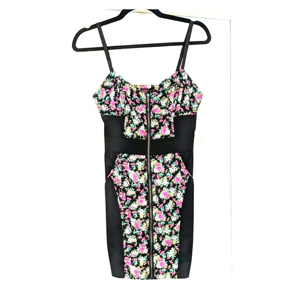 Beautiful fitted floral and black dress - Picture 1 of 5